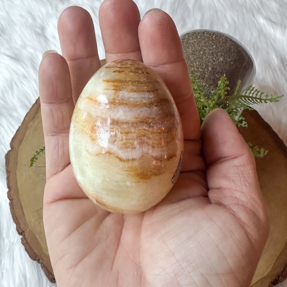 Banded Tan & Brown Carved Onyx Gemstone Crystal Egg Vintage - Picture 6 of 6